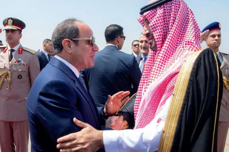 Egito prepara apoio militar defensivo à Arábia Saudita perante escalada da guerra no Iémen

